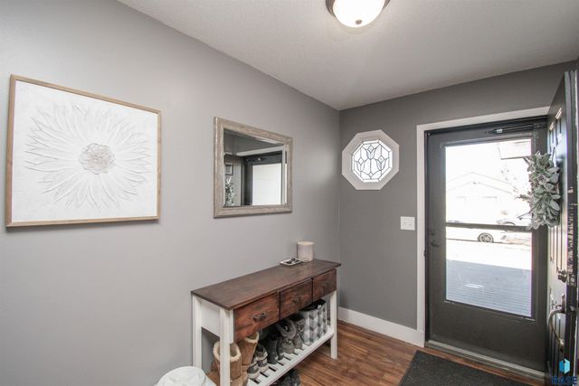 2309 S Dover Dr Drive, Sioux Falls, SD 57106