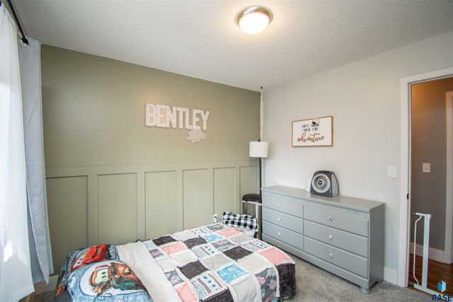 2309 S Dover Dr Drive, Sioux Falls, SD 57106