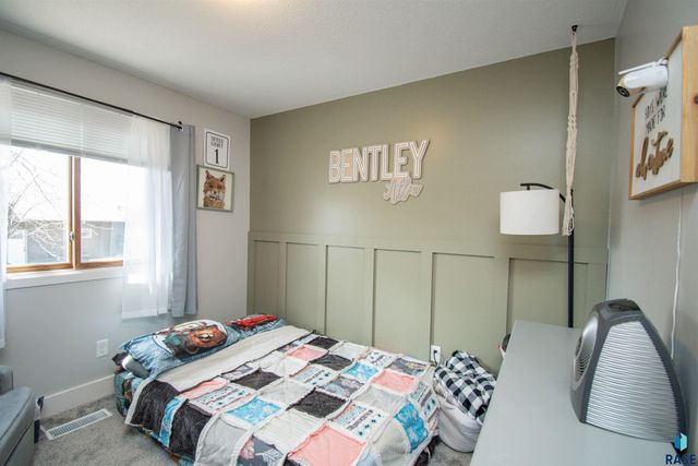 2309 S Dover Dr Drive, Sioux Falls, SD 57106