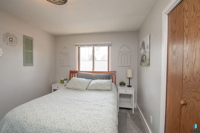 2309 S Dover Dr Drive, Sioux Falls, SD 57106