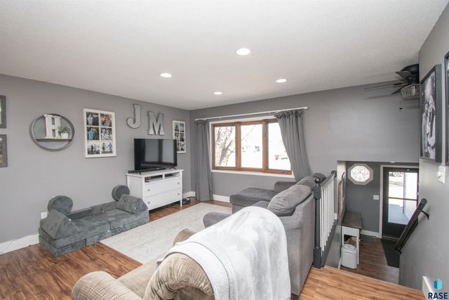 2309 S Dover Dr Drive, Sioux Falls, SD 57106