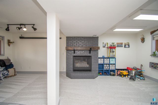 2309 S Dover Dr Drive, Sioux Falls, SD 57106