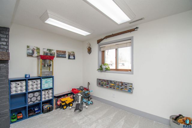 2309 S Dover Dr Drive, Sioux Falls, SD 57106