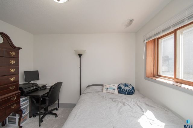 2309 S Dover Dr Drive, Sioux Falls, SD 57106