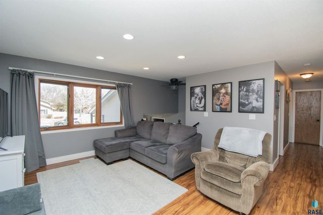 2309 S Dover Dr Drive, Sioux Falls, SD 57106