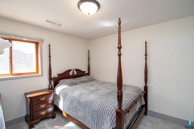 2309 S Dover Dr Drive, Sioux Falls, SD 57106