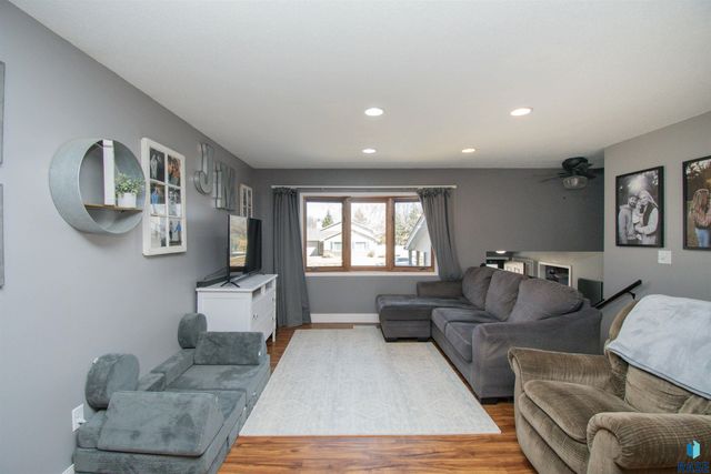 2309 S Dover Dr Drive, Sioux Falls, SD 57106