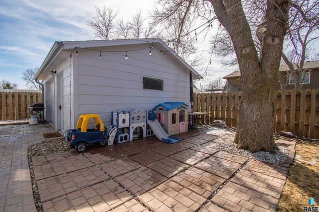 2309 S Dover Dr Drive, Sioux Falls, SD 57106