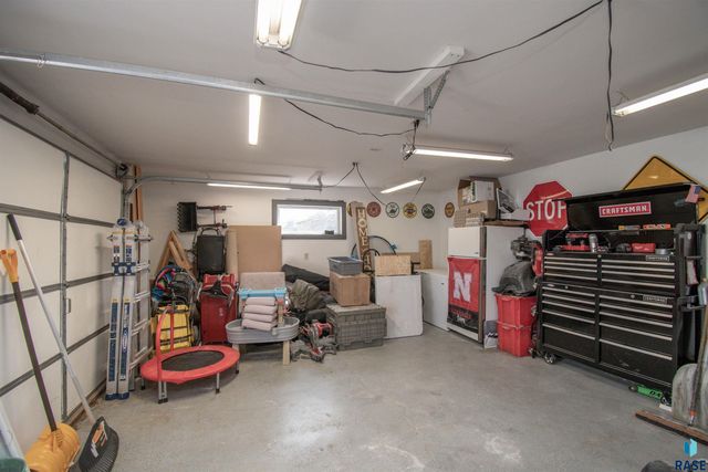 2309 S Dover Dr Drive, Sioux Falls, SD 57106