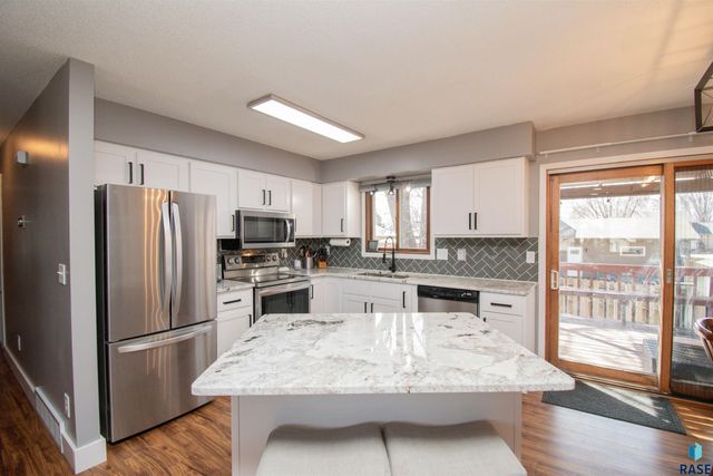 2309 S Dover Dr Drive, Sioux Falls, SD 57106