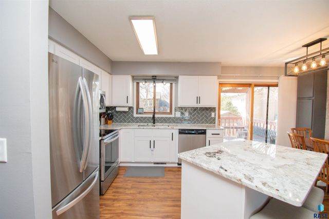 2309 S Dover Dr Drive, Sioux Falls, SD 57106