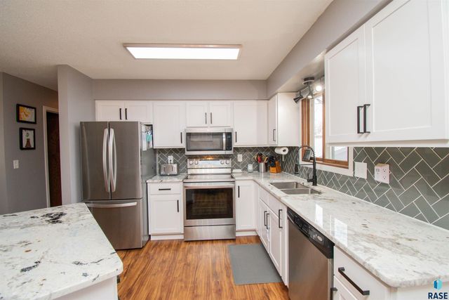 2309 S Dover Dr Drive, Sioux Falls, SD 57106