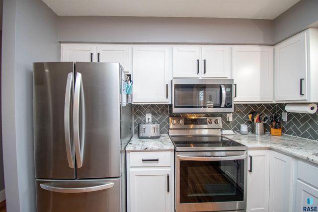 2309 S Dover Dr Drive, Sioux Falls, SD 57106