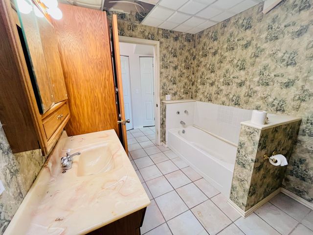 106 E Young Street, Doniphan, MO 63935