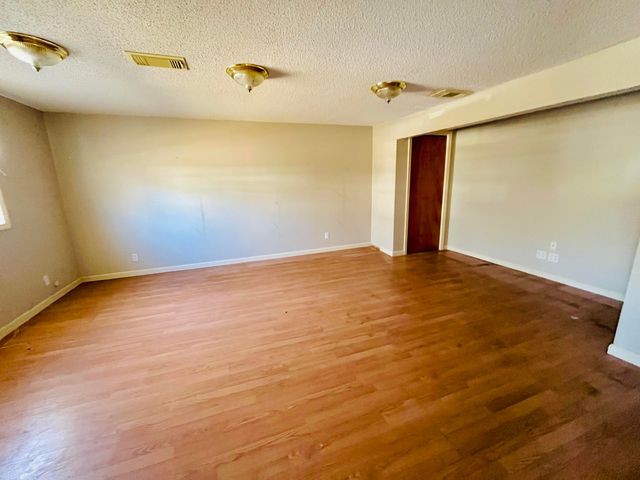 106 E Young Street, Doniphan, MO 63935