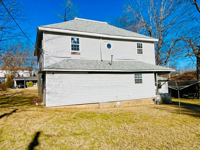 106 E Young Street, Doniphan, MO 63935