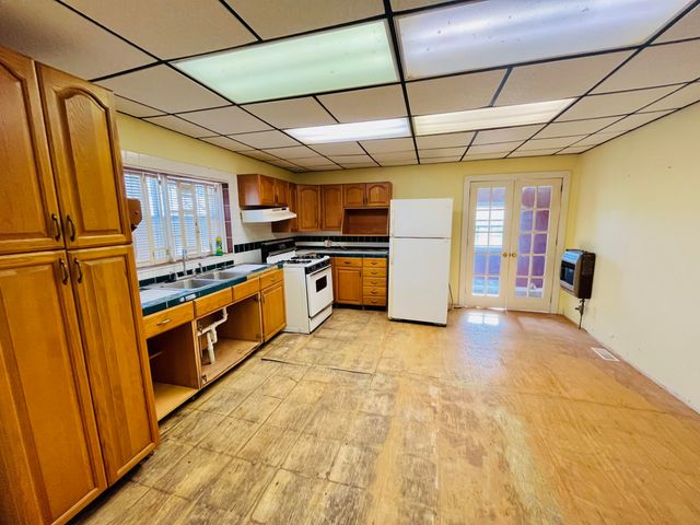 106 E Young Street, Doniphan, MO 63935