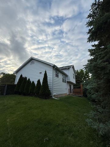 305 Elwood Court, Westmont, IL 60559