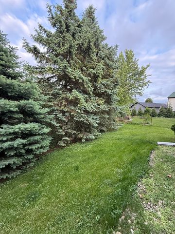 305 Elwood Court, Westmont, IL 60559