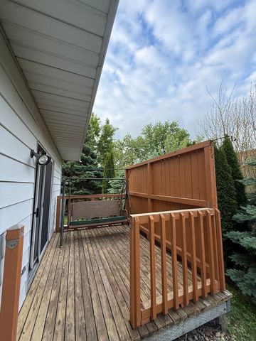 305 Elwood Court, Westmont, IL 60559