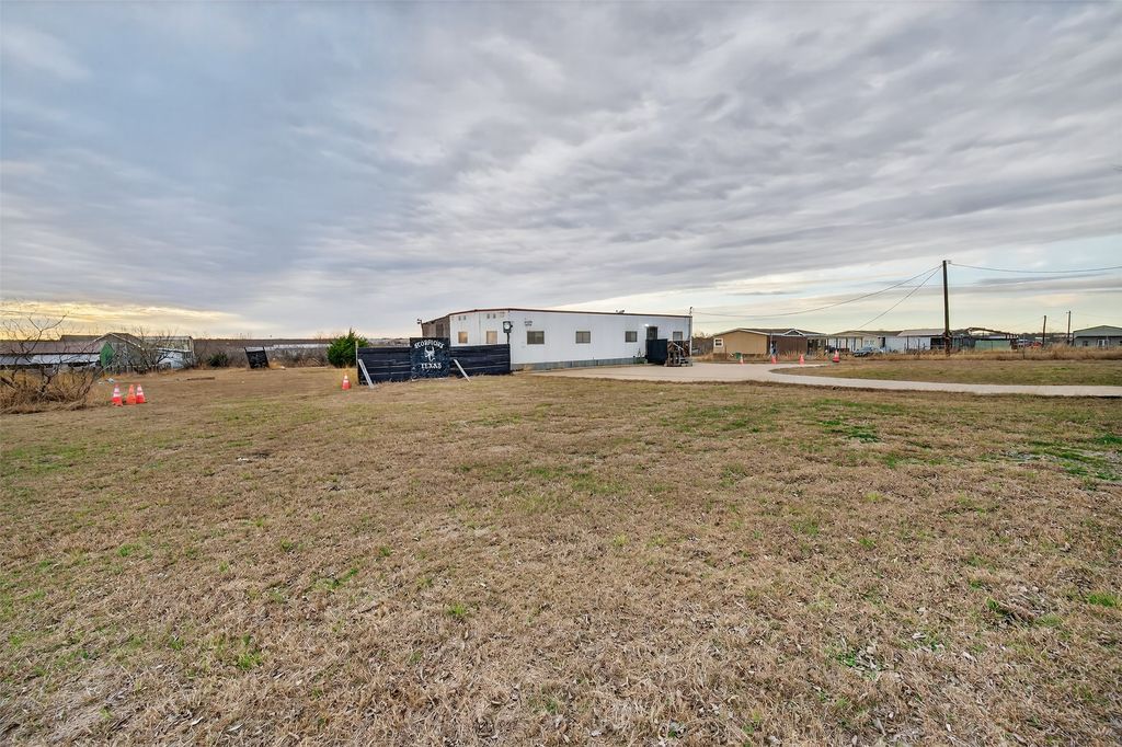 11716 County Road 4037, Kemp, TX 75143
