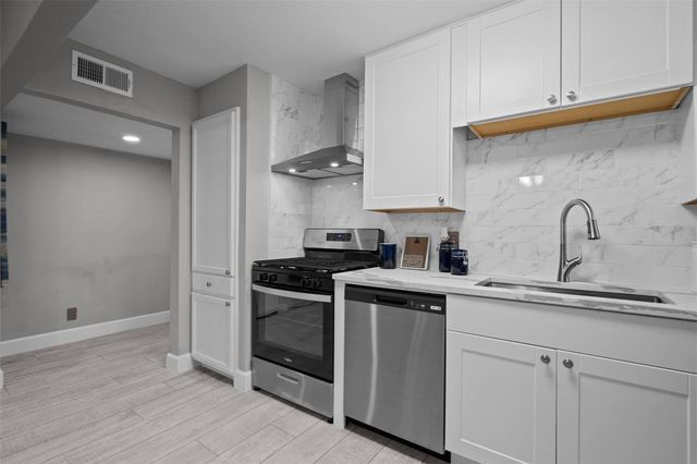 8100 Seawall Boulevard B, Galveston, TX 77551