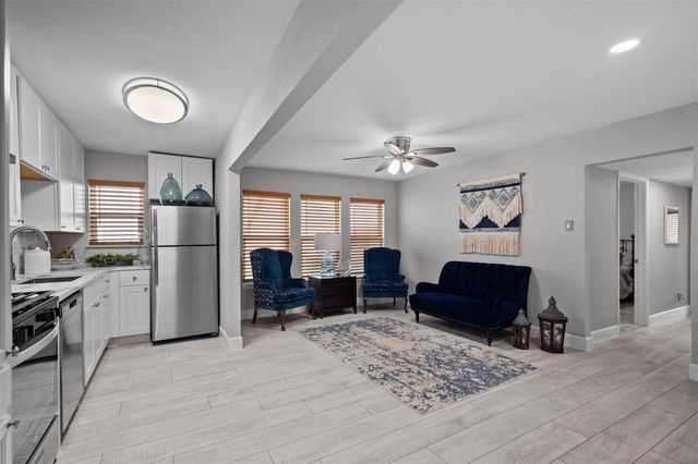 8100 Seawall Boulevard B, Galveston, TX 77551