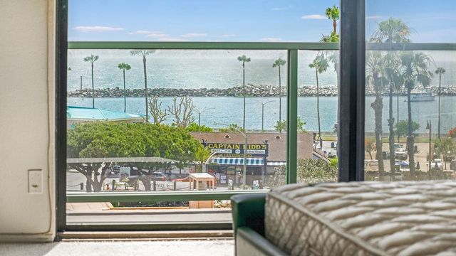 130 The Village 301, Redondo Beach, CA 90277
