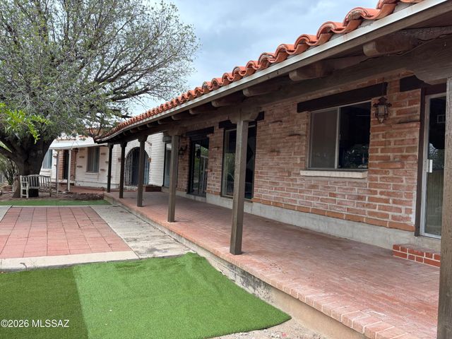 10121 E Catalina Highway, Tucson, AZ 85749