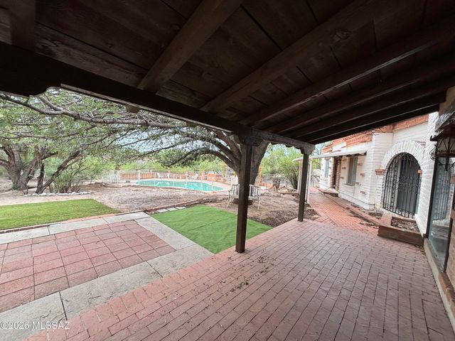 10121 E Catalina Highway, Tucson, AZ 85749