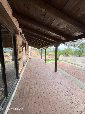 10121 E Catalina Highway, Tucson, AZ 85749