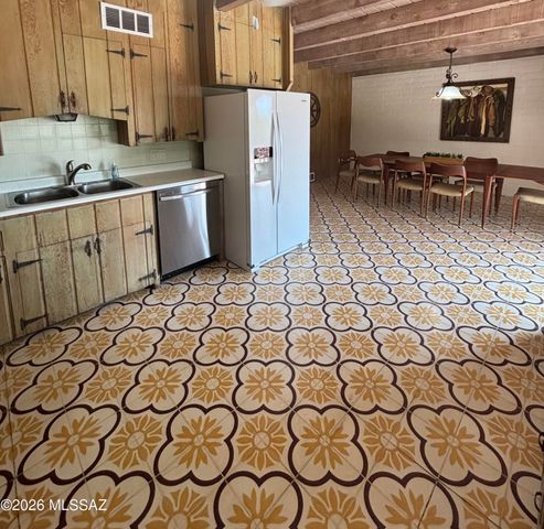 10121 E Catalina Highway, Tucson, AZ 85749