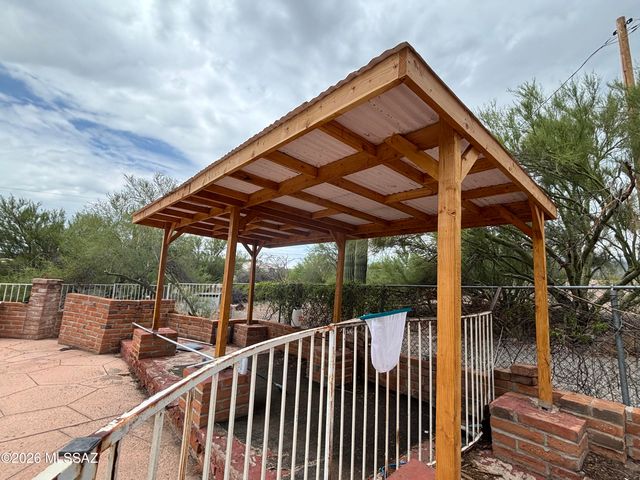 10121 E Catalina Highway, Tucson, AZ 85749