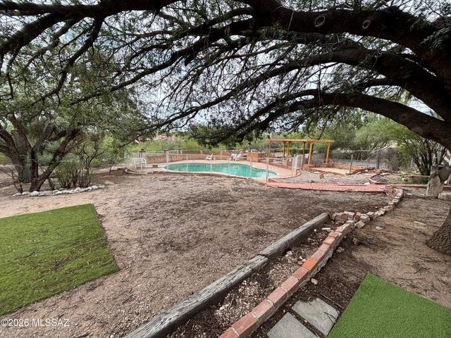 10121 E Catalina Highway, Tucson, AZ 85749