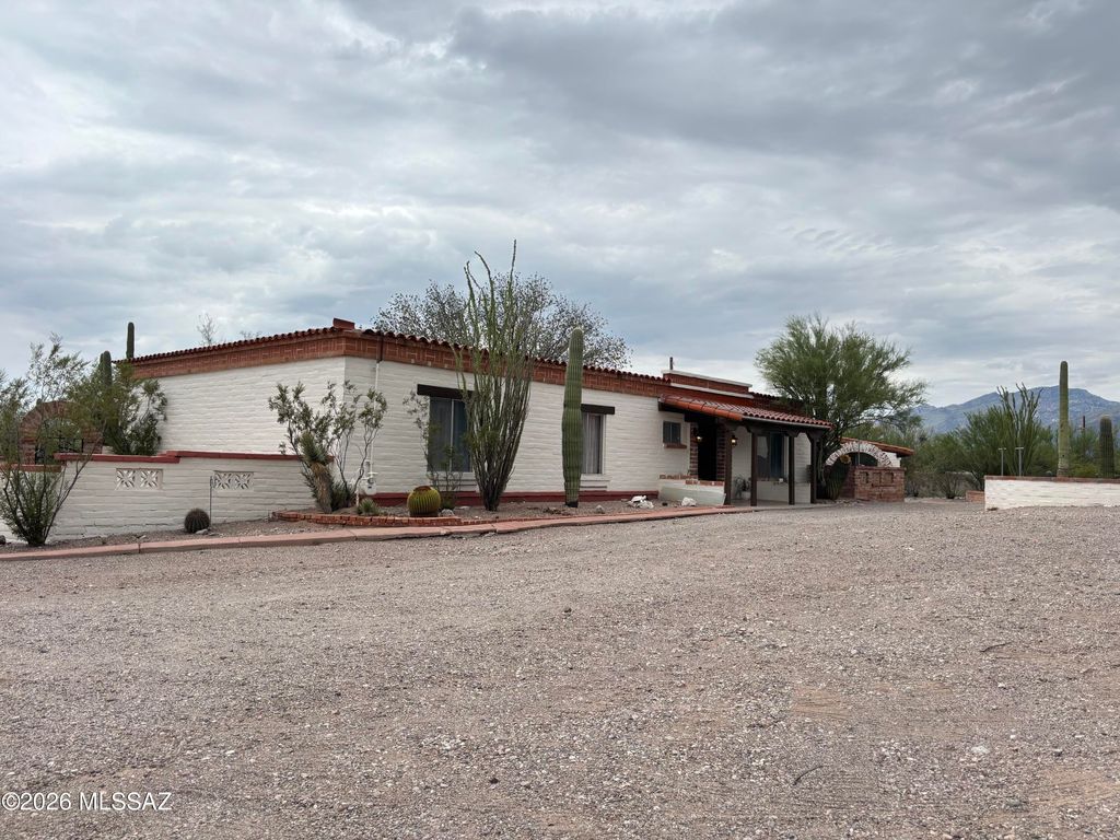 10121 E Catalina Highway, Tucson, AZ 85749