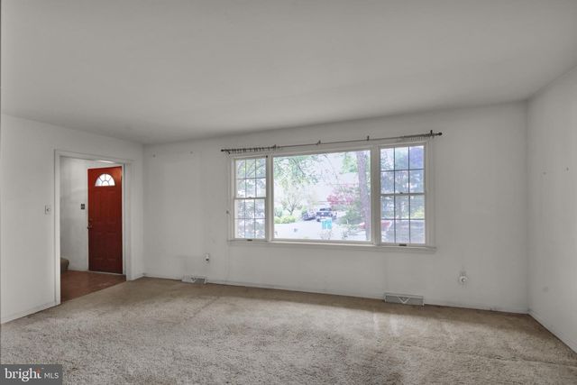 2104 GRING DR, Wyomissing, PA 19610
