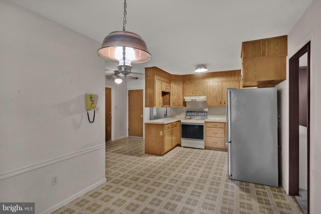 2104 GRING DR, Wyomissing, PA 19610
