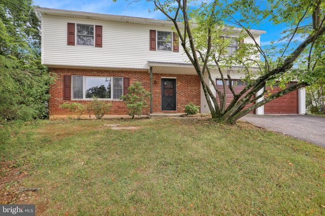 2104 GRING DR, Wyomissing, PA 19610