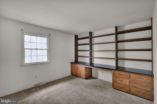 2104 GRING DR, Wyomissing, PA 19610