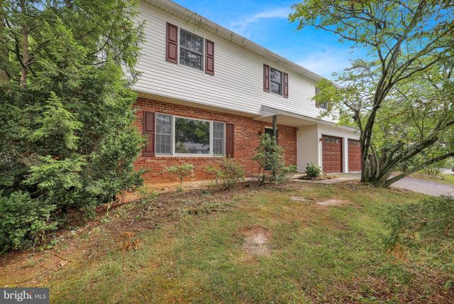 2104 GRING DR, Wyomissing, PA 19610