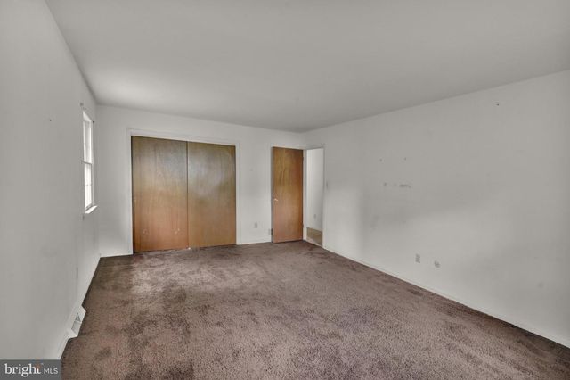 2104 GRING DR, Wyomissing, PA 19610