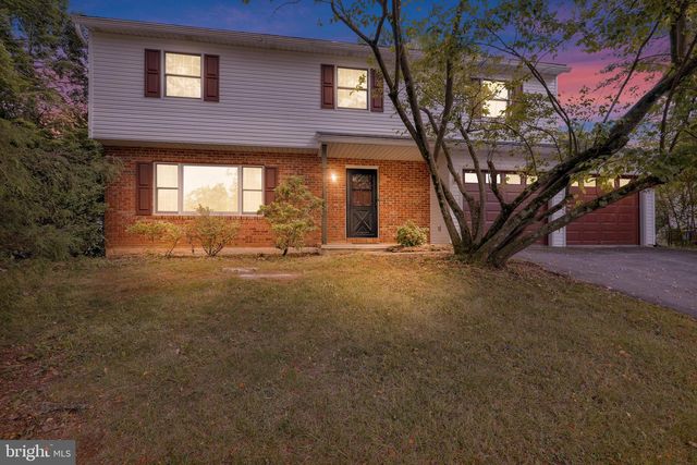 2104 GRING DR, Wyomissing, PA 19610
