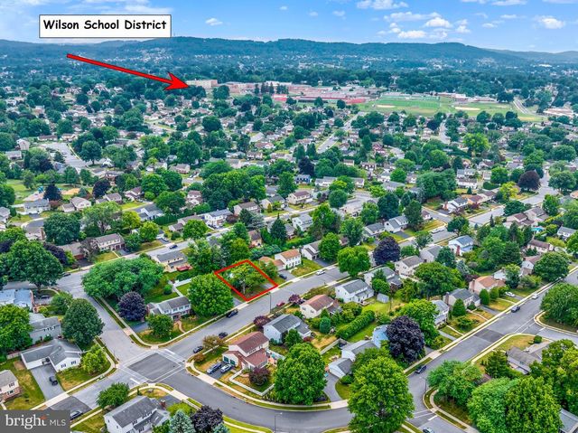 2104 GRING DR, Wyomissing, PA 19610