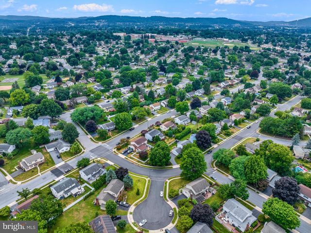 2104 GRING DR, Wyomissing, PA 19610