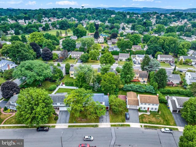 2104 GRING DR, Wyomissing, PA 19610