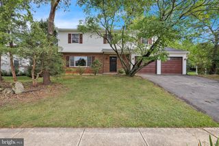 2104 GRING DR, Wyomissing, PA 19610