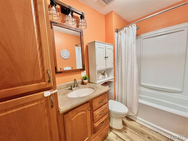 523 N 6th Street, Wood River, IL 62095