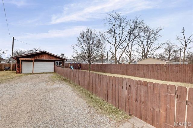 523 N 6th Street, Wood River, IL 62095