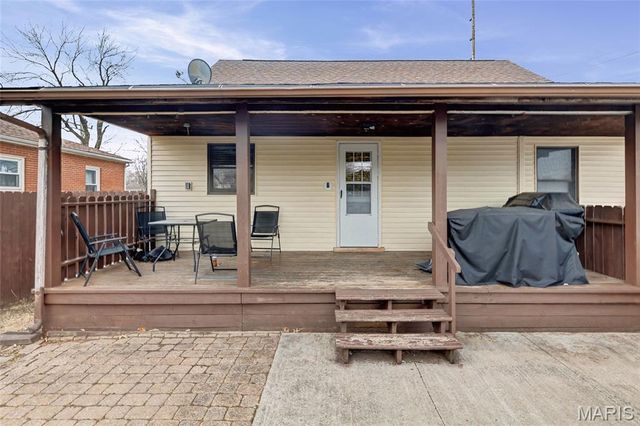 523 N 6th Street, Wood River, IL 62095