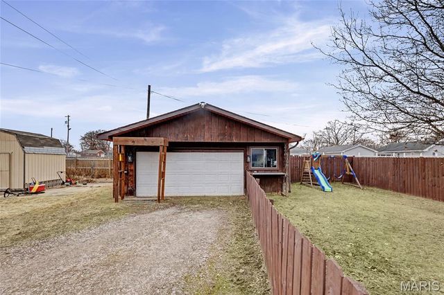 523 N 6th Street, Wood River, IL 62095